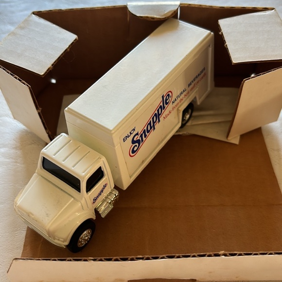 Eryl Snapple truck and Snapple truck and school bus - Picture 2 of 3